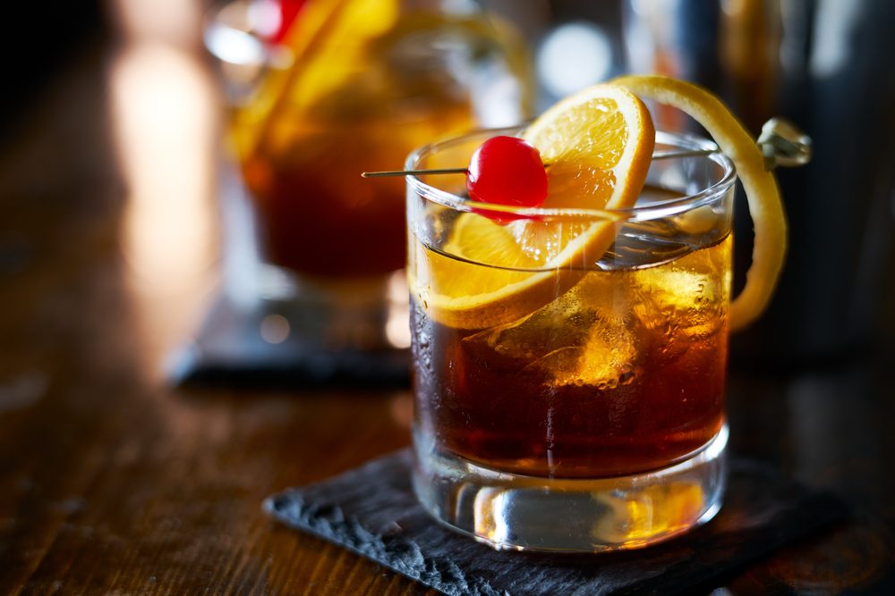Old fashioned en la barra de Aromas de Fuego