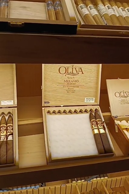 Humidor con cigarros premium